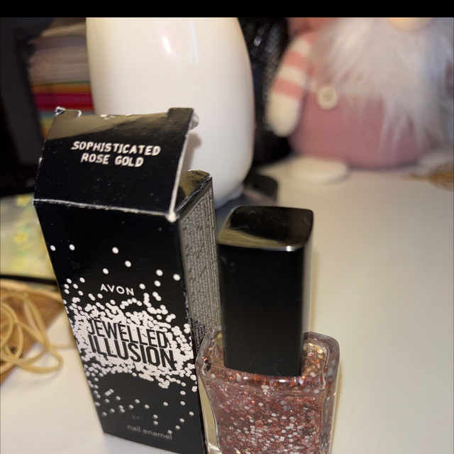 ✨ Vernis AVON Jewelled Illusion – Sophisticated Rose Gold