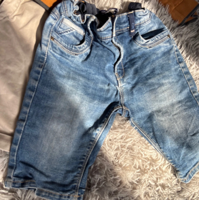 lot garçon composé de 5 vêtements ( 4a5 ans )