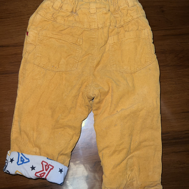 Petit pantalon bébé en velours côtelé