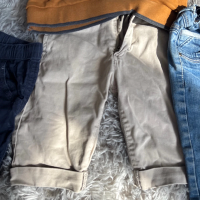 lot garçon composé de 5 vêtements ( 4a5 ans )