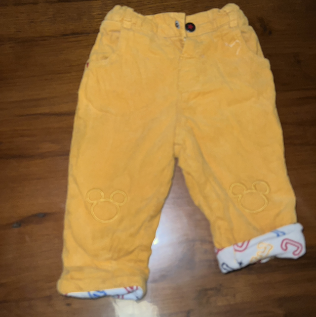Petit pantalon bébé en velours côtelé