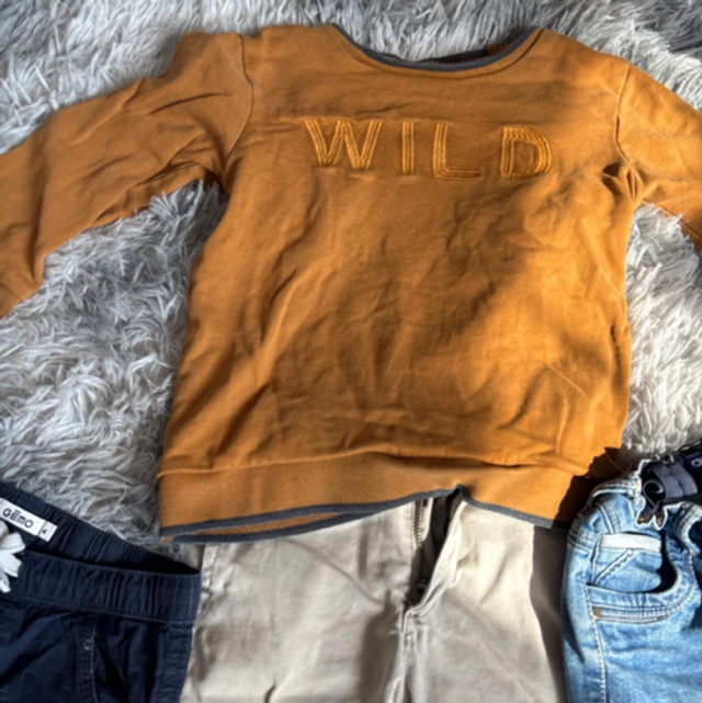 lot garçon composé de 5 vêtements ( 4a5 ans )