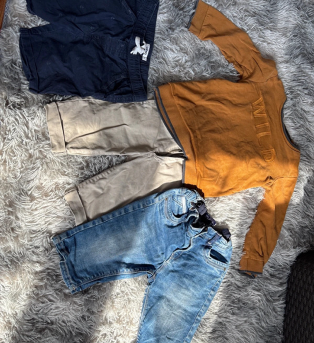 lot garçon composé de 5 vêtements ( 4a5 ans )