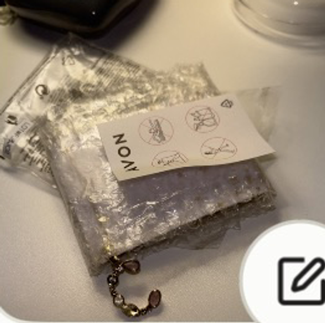 ✨ Collier AVON – Pendentif bijoux multicolore