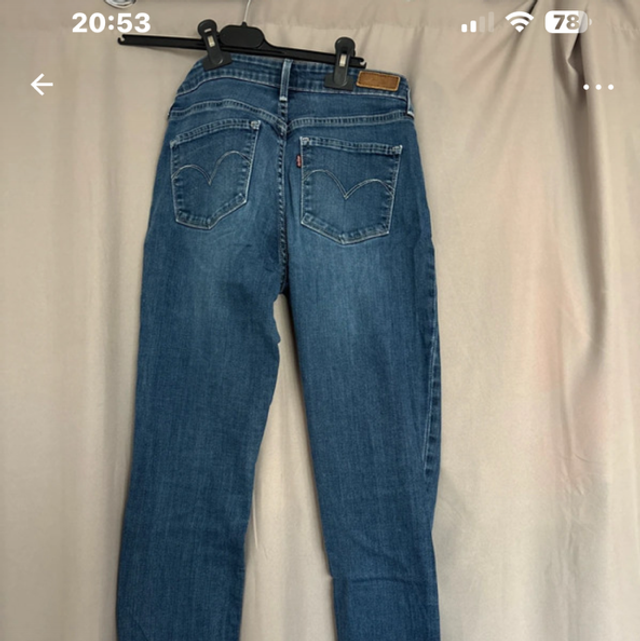 Jeans levîs