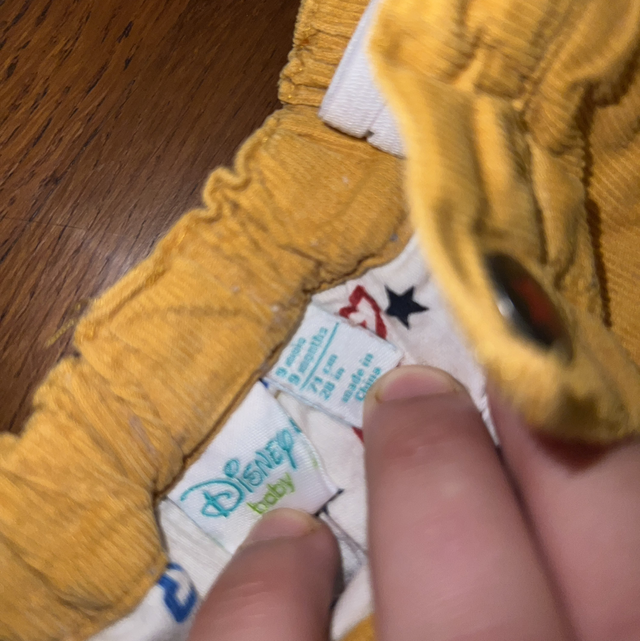 Petit pantalon bébé en velours côtelé