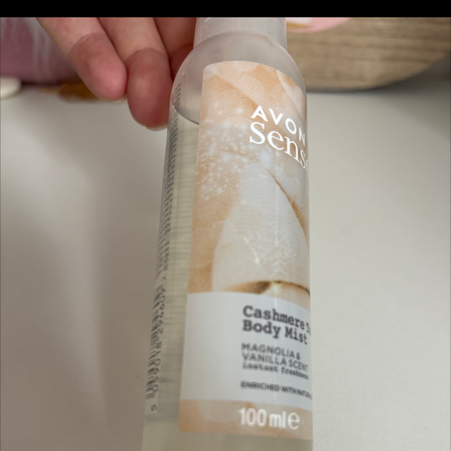 brume corporelle AVON Senses Cashmere Touch – Magnolia & Vanilla Scent 🤍