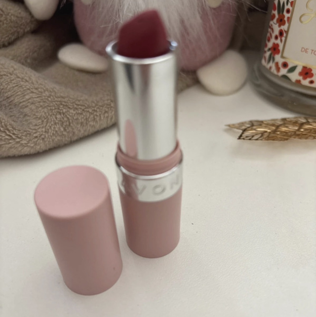 Rouge à lèvre hydratant prune